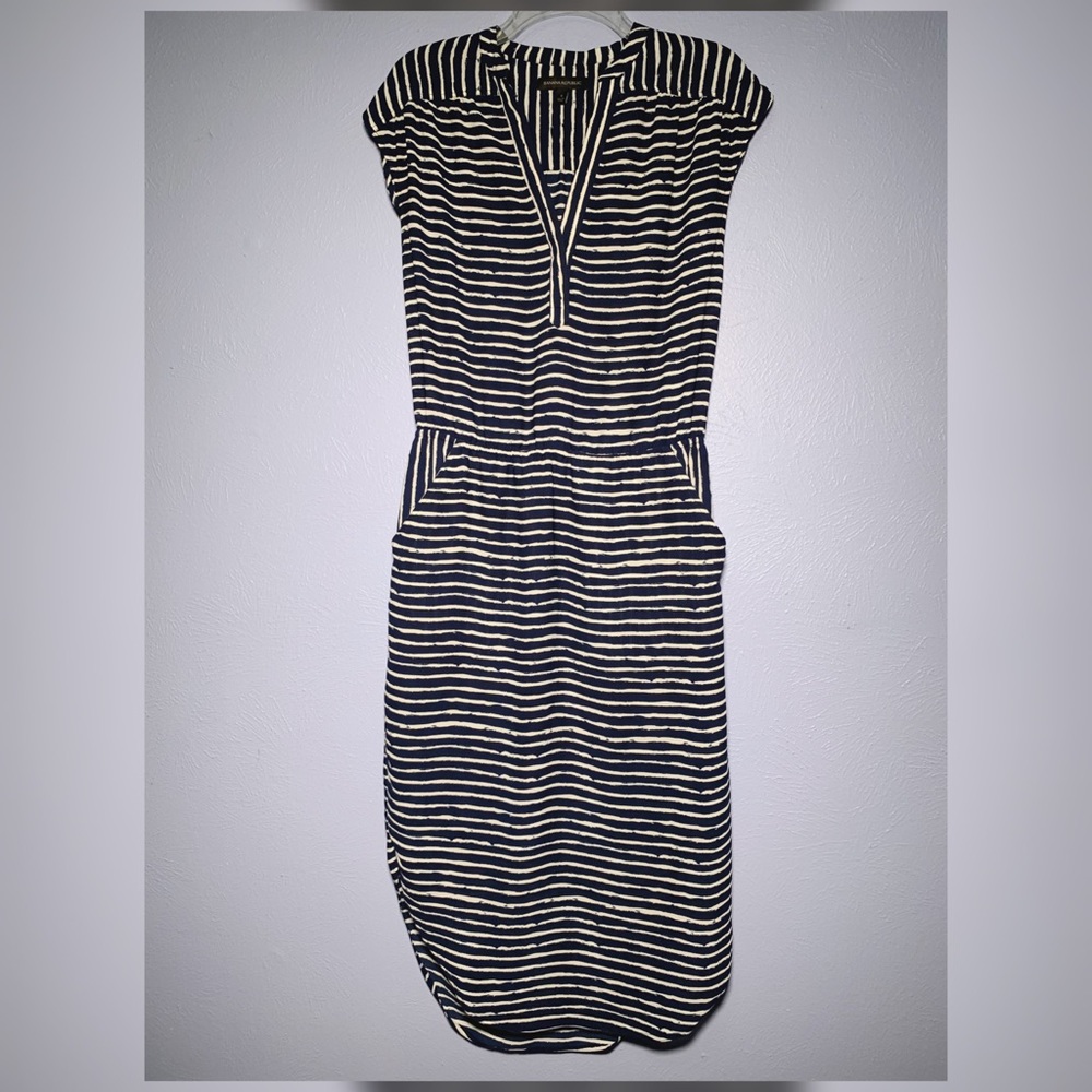 Banana Republic Mia dress. Has pockets!!!